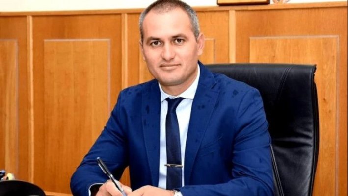 Primarul din Crevedia a fost arestat. Ce acuzații i se aduc