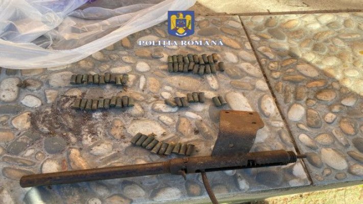 O armă, muniţie şi substanţe extrem de toxice, găsite în casa unui braconier 