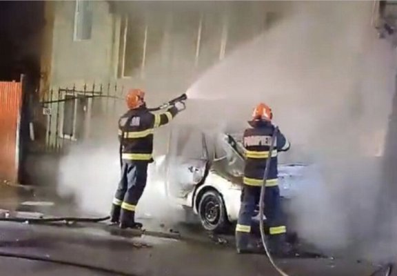 Explozie lângă un bloc de locuințe! Un bărbat a suferit arsuri grave, după o ceartă cu soția
