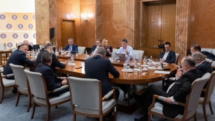 Negocieri pentru guvern: Câte ministere va avea fiecare partid și ce ministere dispar