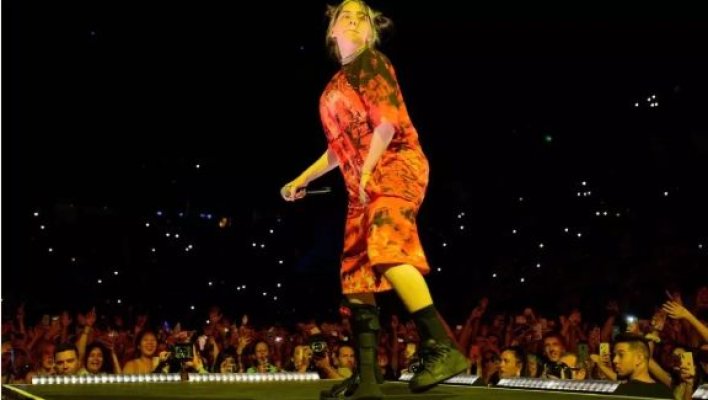 Billie Eilish a fost lovită de un fan în timpul unui concert din Arizona. Reacția artistei