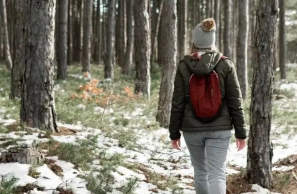 5 beneficii ale drumețiilor pe timp de iarnă asupra sănătății fizice și psihice