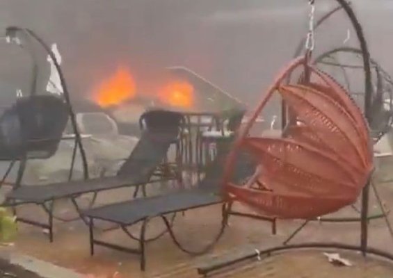 Un avion s-a prăbușit peste mai multe magazine dintr-o populară destinație turistică. 10 oameni au murit. Video