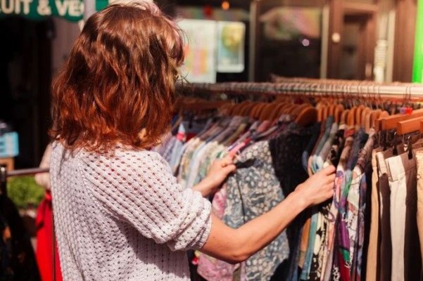 Din 2025, România este obligată să recicleze hainele vechi