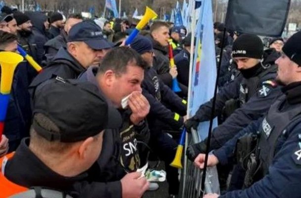 Explicațiile Jandarmeriei după rănirea cu un spray lacrimogen a unui polițist de penitenciare care protesta