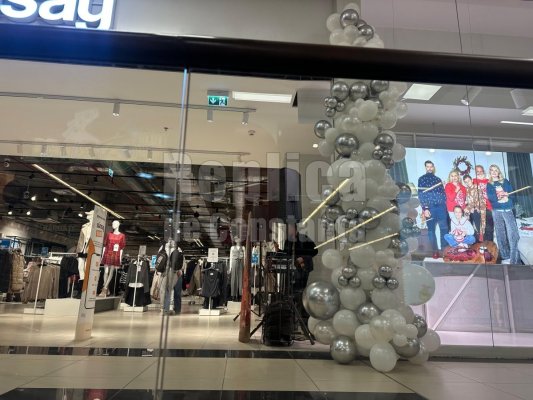 Când calitatea produselor unui magazin din City Park Mall lasă de dorit... își pune DJ la intrare!