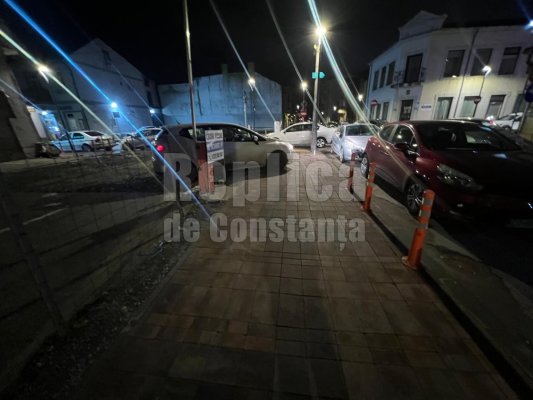  A blocat accesul într-o parcare de lângă Tomis Mall ca să facă cumpărături de la... sex shop?! Video