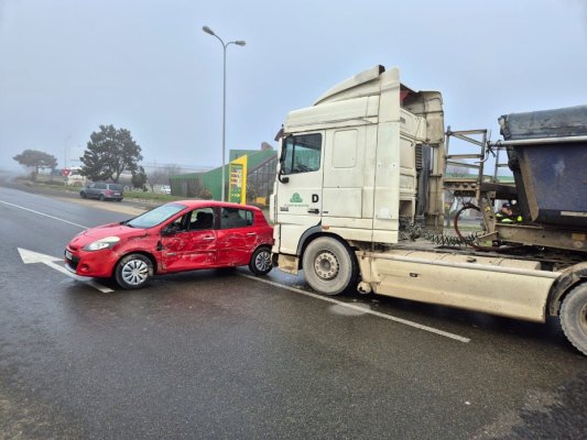  Două persoane au ajuns la spital, după un accident rutier la Ovidiu, în zona Celsy