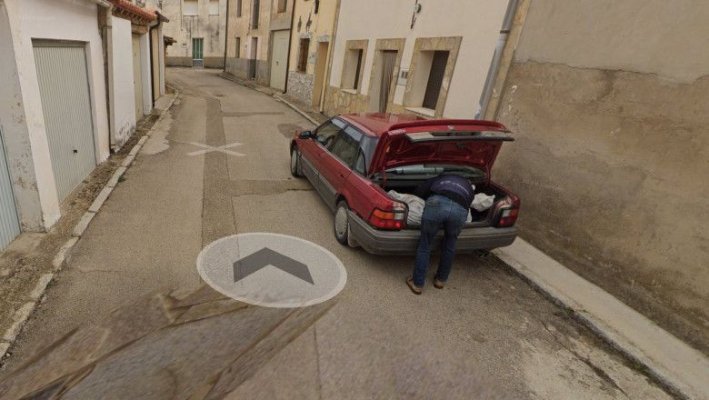 Un criminal a fost găsit cu „Google Street View“. Camerele l-au filmat când băga un cadavru în portbagaj