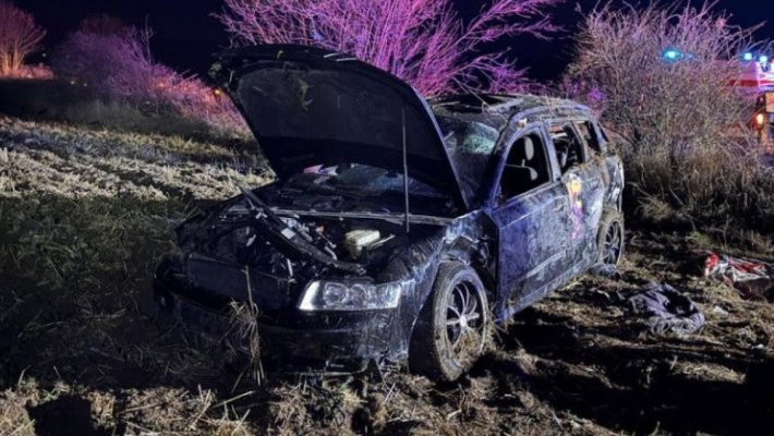 Accident grav pe DN 1: Un bărbat a fost prins sub un autoturism răsturnat