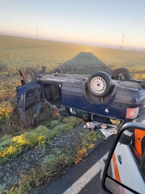 Autoturism răsturnat, la ieșire din Corbu spre Săcele