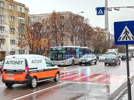 Pieton lovit de autoturism, pe bulevardul Aurel Vlaicu
