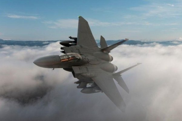 Avion de vânătoare american, doborât din greșeală deasupra Mării Roşii