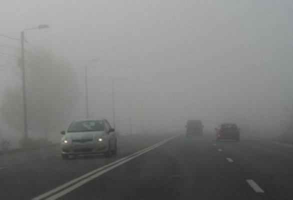 Atenție șoferi! Se circulă în condiții de ceață!