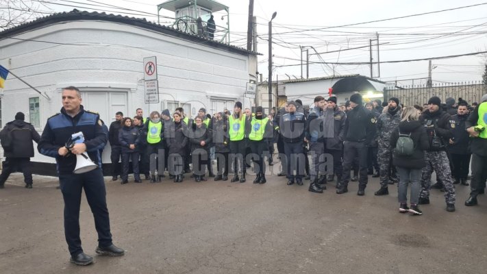 Protest al angajaților de la Penitenciarul Poarta Albă, din cauza ordonanței trenuleț! Video