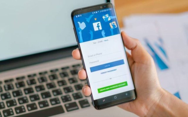 Un bărbat susține că a fost vizitat de polițiști, după o glumă pe Facebook în care l-ar fi jignit pe ministrul Predoiu