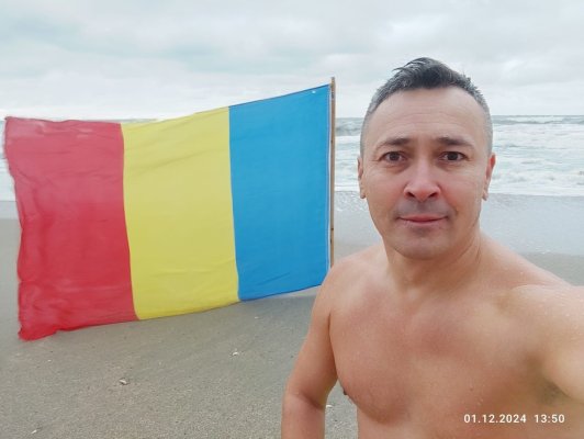 Cine este românul care face baie în mare în fiecare an, de 1 decembrie? Video