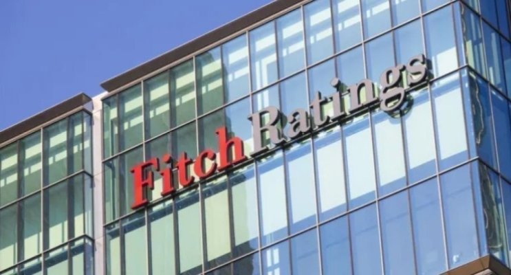 România la un pas de a deveni nerecomandată pentru investiții: Perspective negative și posibila scădere a ratingului Fitch