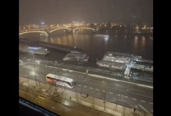 Accident pe Dunăre! Două ambarcațiuni de pasageri și un doc au fost avariate, după ce au fost lovite de o barjă