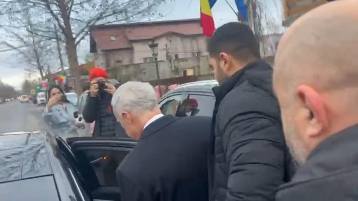Reacția lui Călin Georgescu, întrebat cât costă un microcip. A fugit de jurnaliști