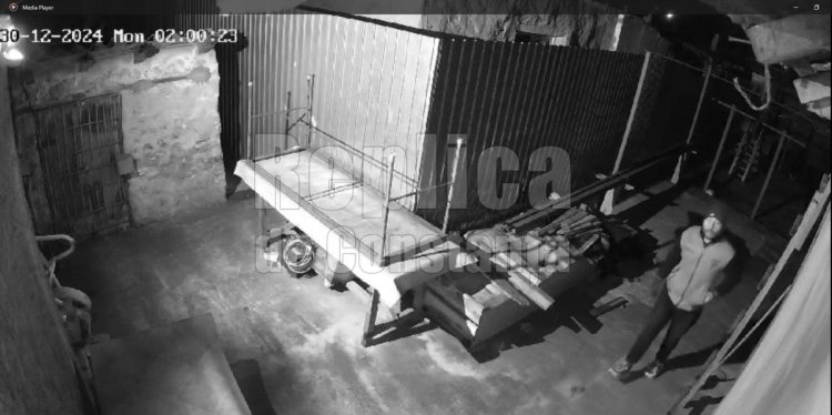 Un „colindător“ nocturn e căutat de polițiști, după ce a vrut să spargă o casă în Mangalia. Video 