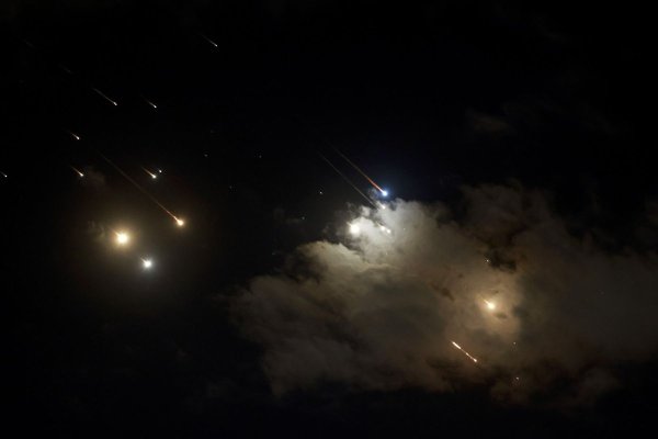 Israelul bombardează Damascul, după fuga lui Bashar al-Assad