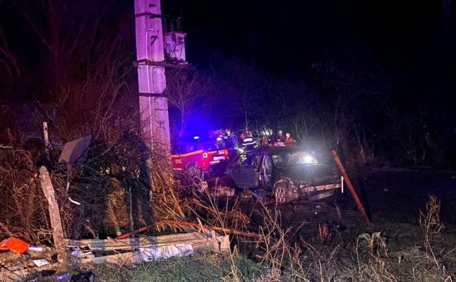 Moarte cumplită pentru un tânăr de 28 de ani de Crăciun. A fost aruncat din mașina răsturnată