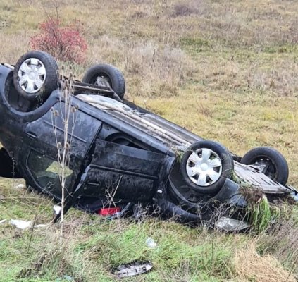 Mașină răsturnată pe DN22 Sibioara: o victimă transportată la spital cu elicopterul SMURD
