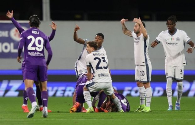 Momente de groază la meciul Fiorentina - Inter Milano. Un fotbalist s-a prăbușit pe teren