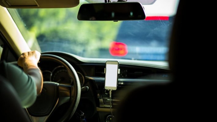 Muncitorii asiatici vor putea lucra ca șoferi de taxi și ridesharing