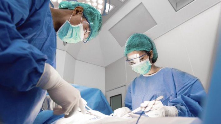 O tânără de doar 26 de ani a murit, după ce a fost supusă unei operații estetice „barbare“