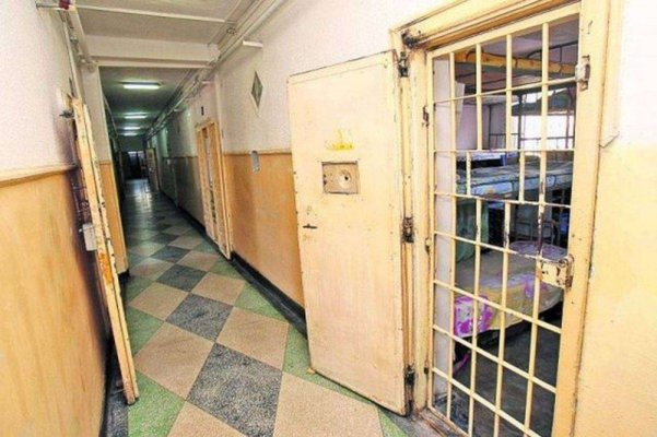 Un deținut în vârstă de 47 de ani a murit în penitenciarul Giurgiu. Anchetatorii iau în calcul o crimă