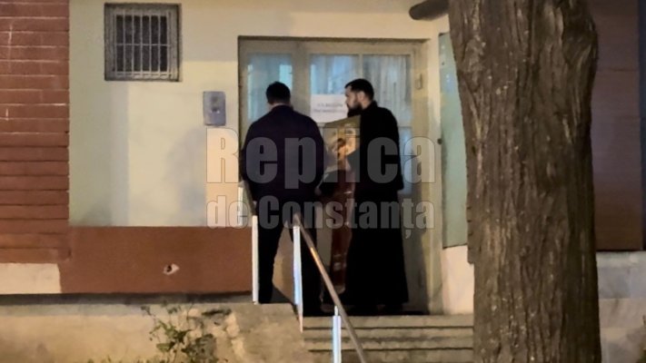 La Constanţa, preoții au început să meargă cu icoana de Crăciun în casele credincioşilor. Video