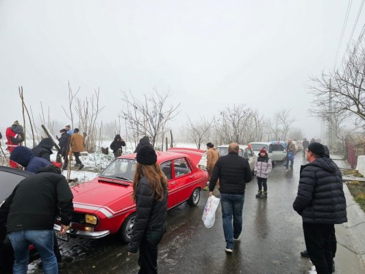 20 de „bătrâne“ 1310 au făcut senzație prin Pecineaga și Chirnogeni! Video