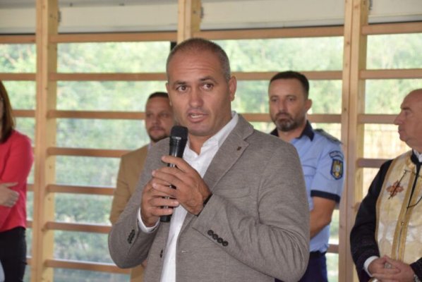 Florin Petre, primarul din Crevedia, reținut de DIICOT după percheziții și audieri 