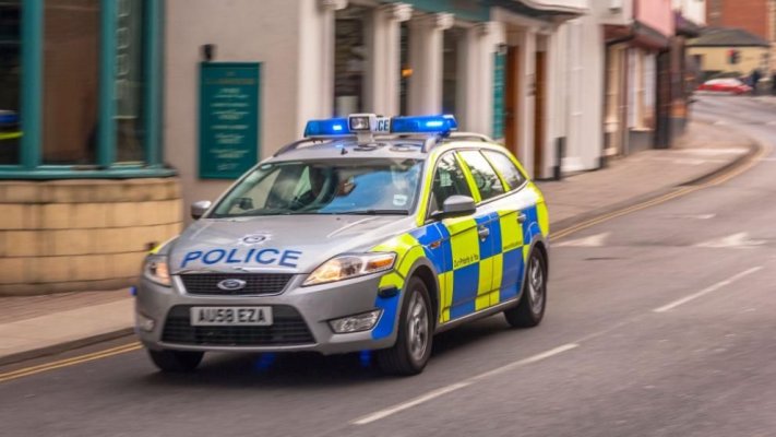 Români, arestați pentru înjunghierea unui jurnalist britanico-iranian la Londra