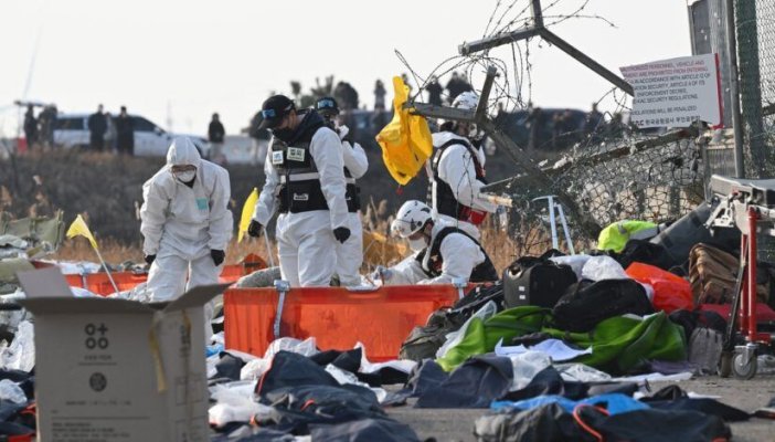 Sute de oameni așteaptă pe aeroport identificarea victimelor tragediei aviatice din Coreea de Sud