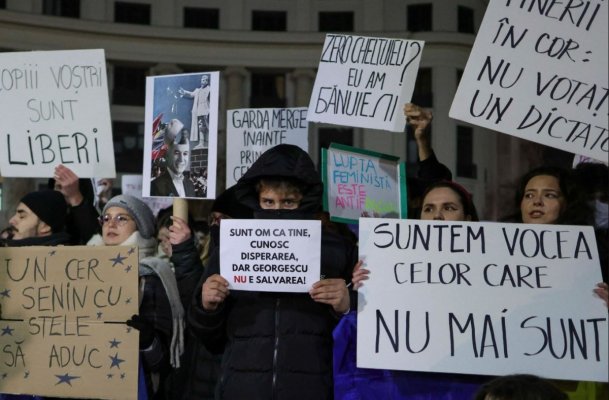 Protest în Piața Universității, de la ora 20.00. Oana Pellea, Victor Rebengiuc, Marius Manole, printre participanți