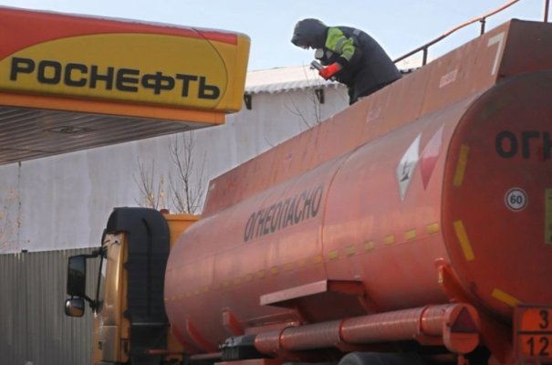 Rusia renunţă la restricţiile asupra exporturilor de benzină