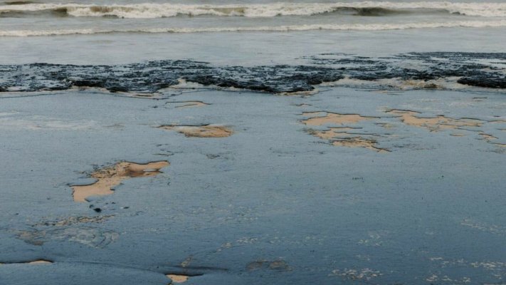 Rusia declară stare de urgenţă la nivel federal din cauza scurgerii de ţiţei din Marea Neagră
