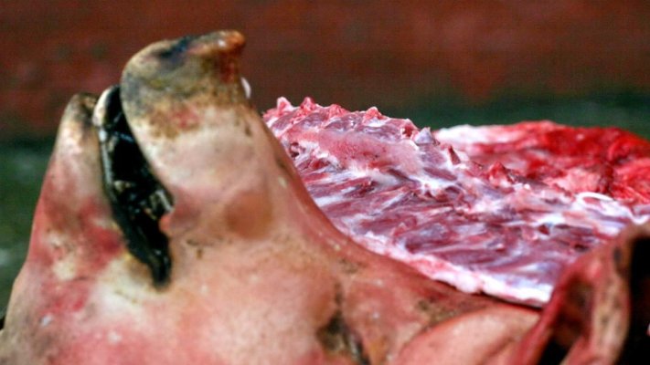 Creștere a producției de carne în România, în iunie, pentru toate speciile și păsările