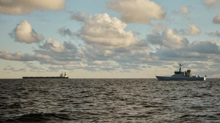 O navă a „flotei fantomă” ruse a dat târcoale conductei Baltic Pipe. NATO anunță că îşi va spori prezenţa în zonă