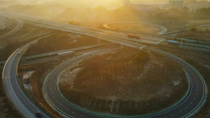 A refuzat compensațiile de la statul chinez, așa că au făcut autostrada în jurul casei