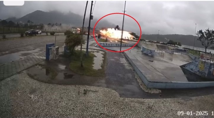 Încă o tragedie aviatică: un avion s-a prăbușit. Momentul tragediei, filmat
