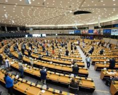 Comisia Europeană va vira alte 3,3 miliarde de euro Ucrainei pentru achiziționarea de echipamente de apărare
