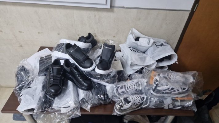 Articole fake, în valoare de 60.000 lei, confiscate de poliţiştii de frontieră la Mangalia