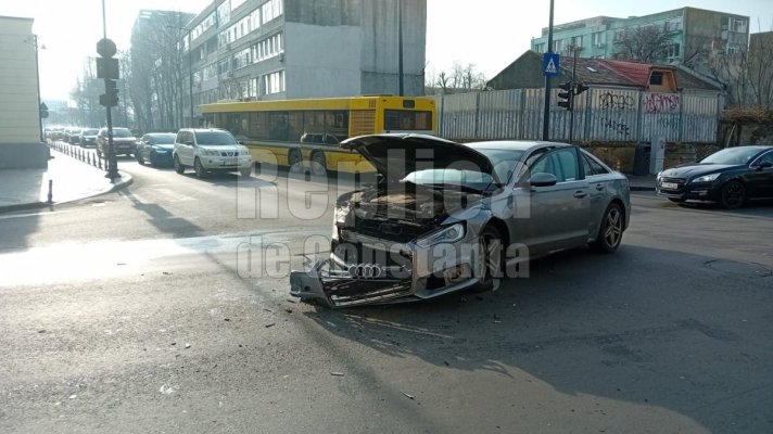 Accident rutier pe bulevardul Ferdinand! Sunt implicate două autoturisme. Video