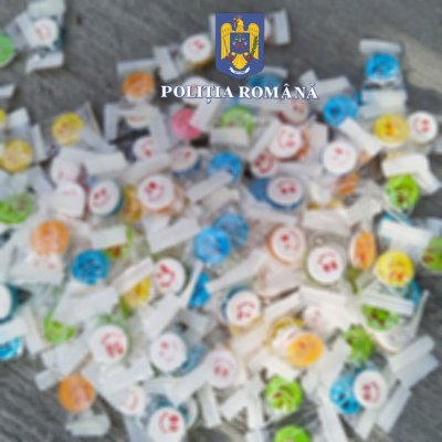 Bomboane contrafăcute în valoare de 75.000 de lei, descoperite de polițiști în Portul Constanța