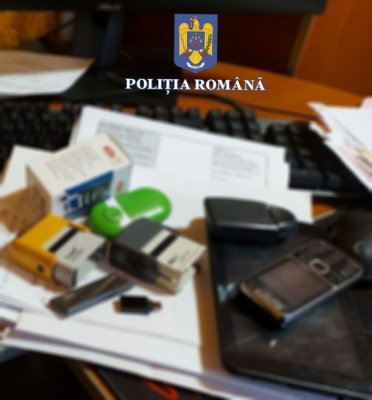 Descinderi la domiciliul unor bărbați, acuzați de înșelăciune și fals în semnături. Video