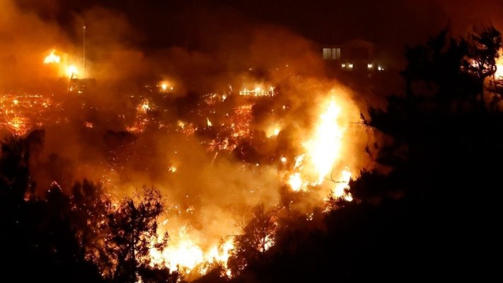 Vânturile de 100 km/h agravează situația în Los Angeles. „Nu puteai sta afară, cerul era deja complet portocaliu”